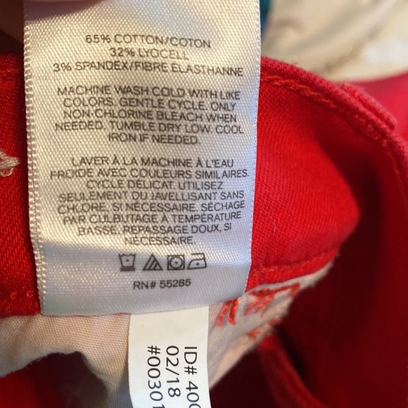 EXPRESS EUC RED SHORTS - Picture 6 of 6